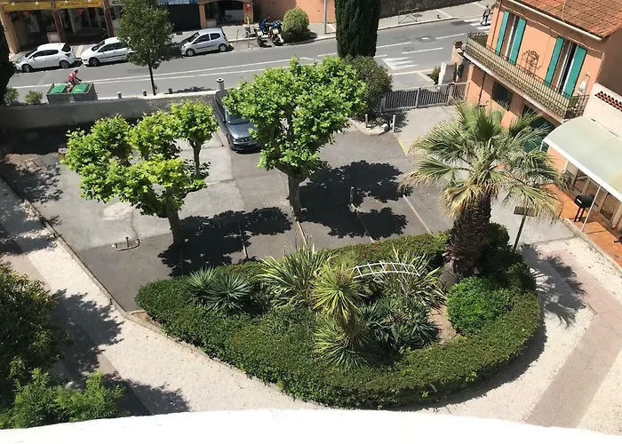 Beau T2 En Centre Ville Avec Parking Prive
