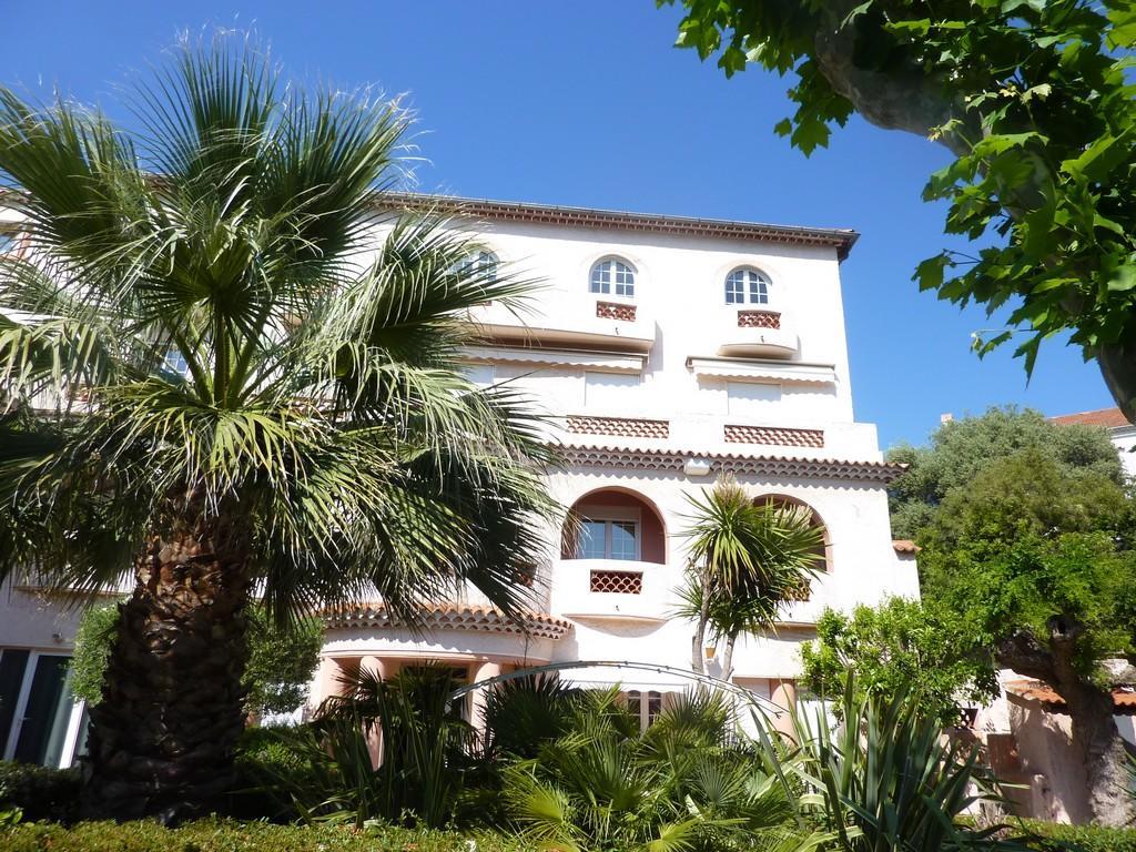 Beau T2 En Centre Avec Parking Prive * Bandol
