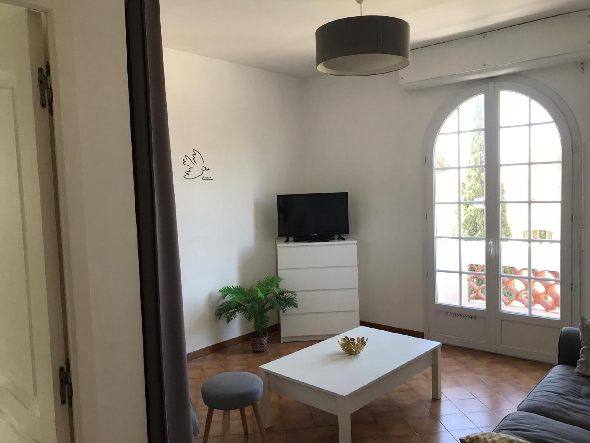 Appartement Beau T2 En Centre Avec Parking Prive Bandol